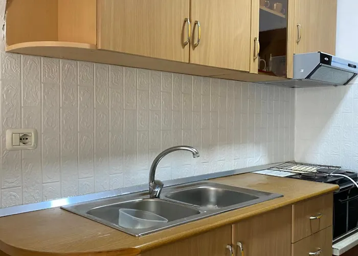 Myslym Shyri 2 티라나